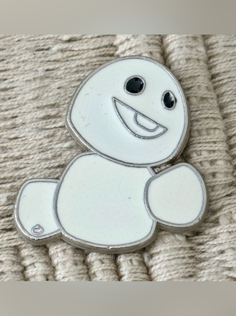 DISNEY 2018 Disneyland Paris Frozen Fever Snowgie Cast Memeber Refresh Pin